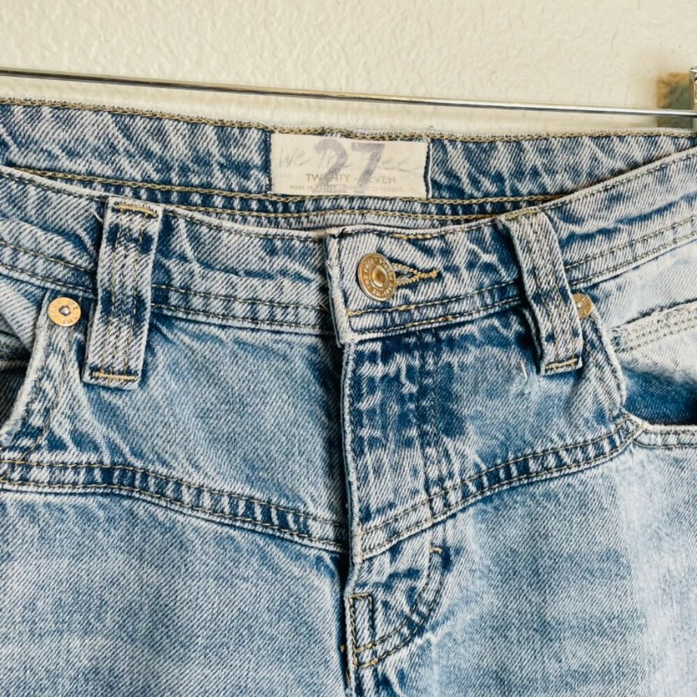 We The Free Blue Light Wash Button Fly Straight Leg Denim Jeans | Size 27 - Picture 3 of 6